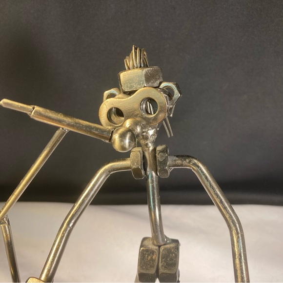 Nuts & Bolts Metal Art Sculpture - Keyboardist Musician Playing Dual Keyboards - Picture 4 of 16